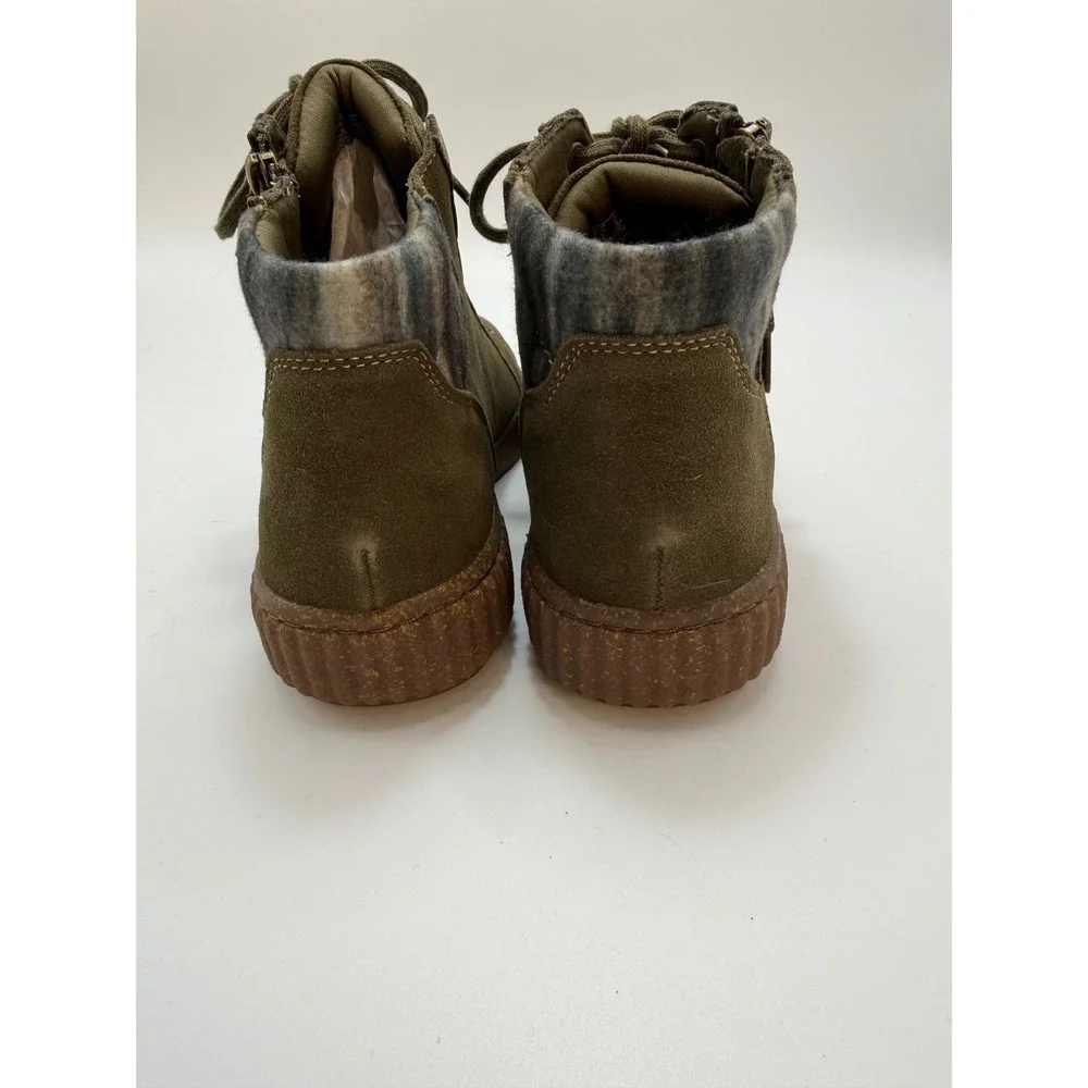 Clarks Caroline Park Olive Suede Lace Up Side Zip Ankle Boots Womens 6.5W Wide